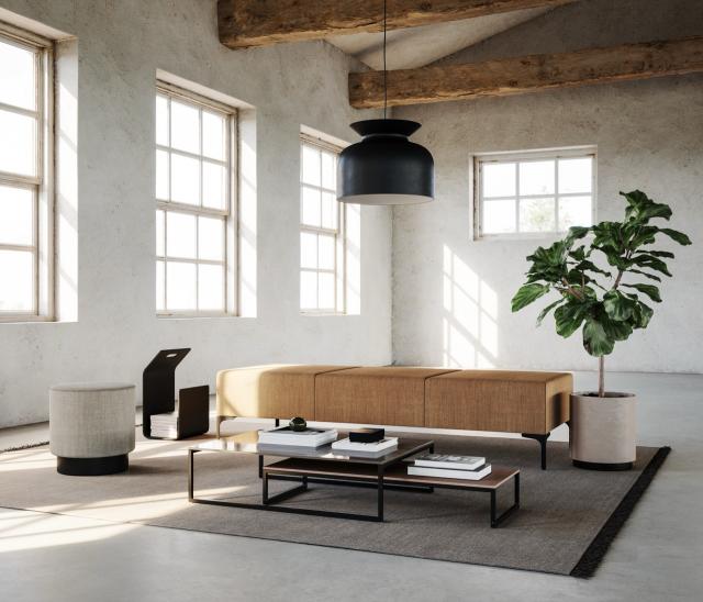 Highland Café Bench 3 sits Rino