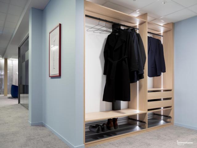 møterom med møbler