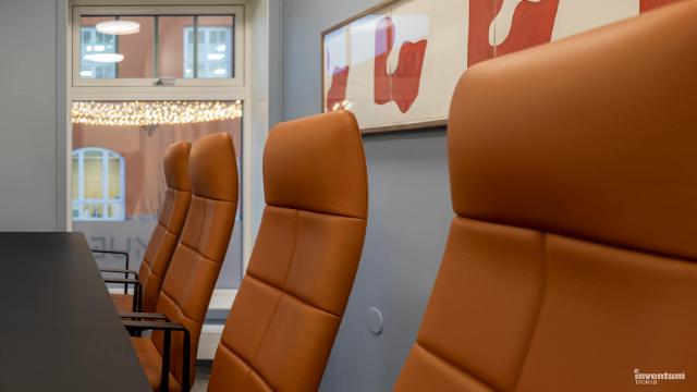 møterom med møbler