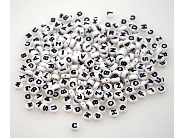Plastperler ABC rund hvit med sort (500)